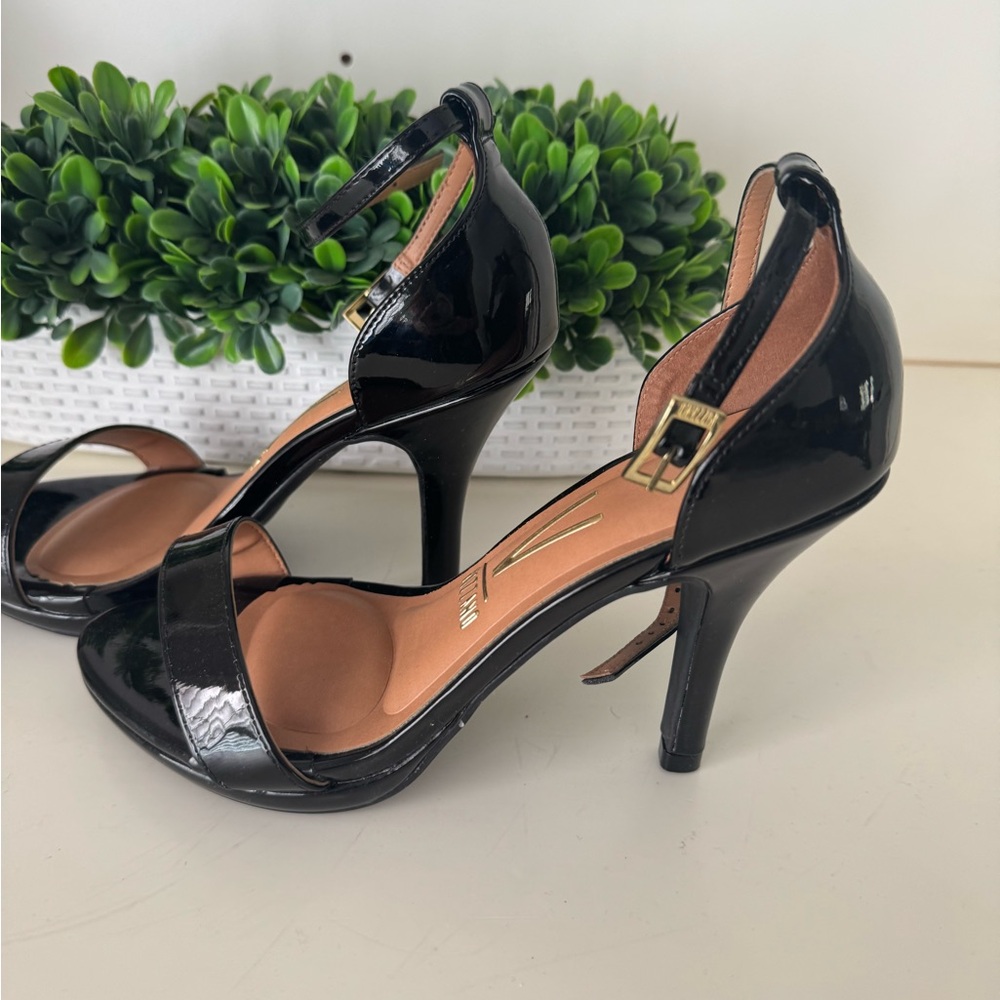 Elegant Vizzano Black Leather Sandals